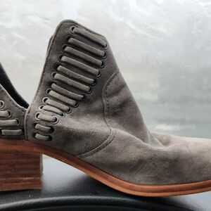 VINCE CAMUTO Ankle Boots - size